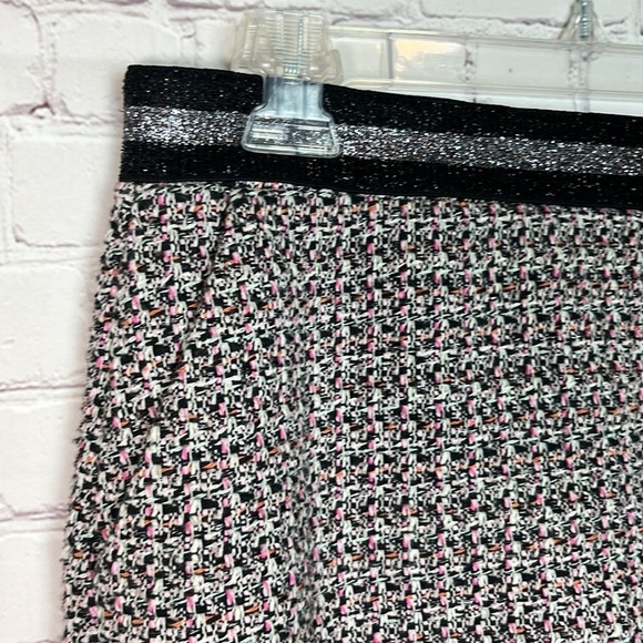 Comma, Short Tweed Boucle Skirt with Sparkly Waist - Picture 2 of 13